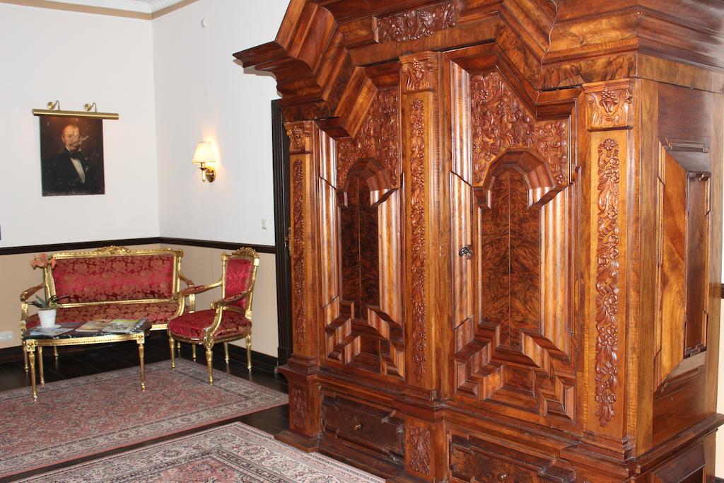 Отель Gutshaus Kubbelkow Берген-ауф-Рюген Экстерьер фото