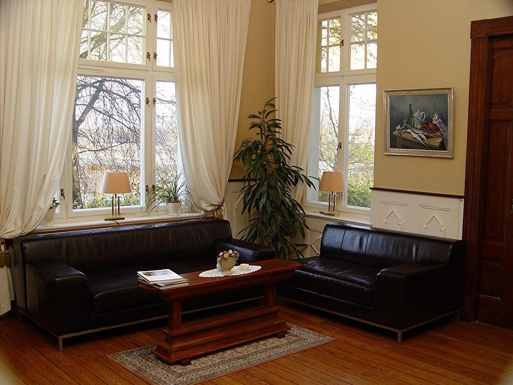 Отель Gutshaus Kubbelkow Берген-ауф-Рюген Экстерьер фото